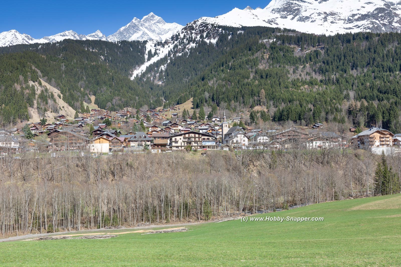 Photo Image Of: Les Contamines-Montjoie village from a distance
