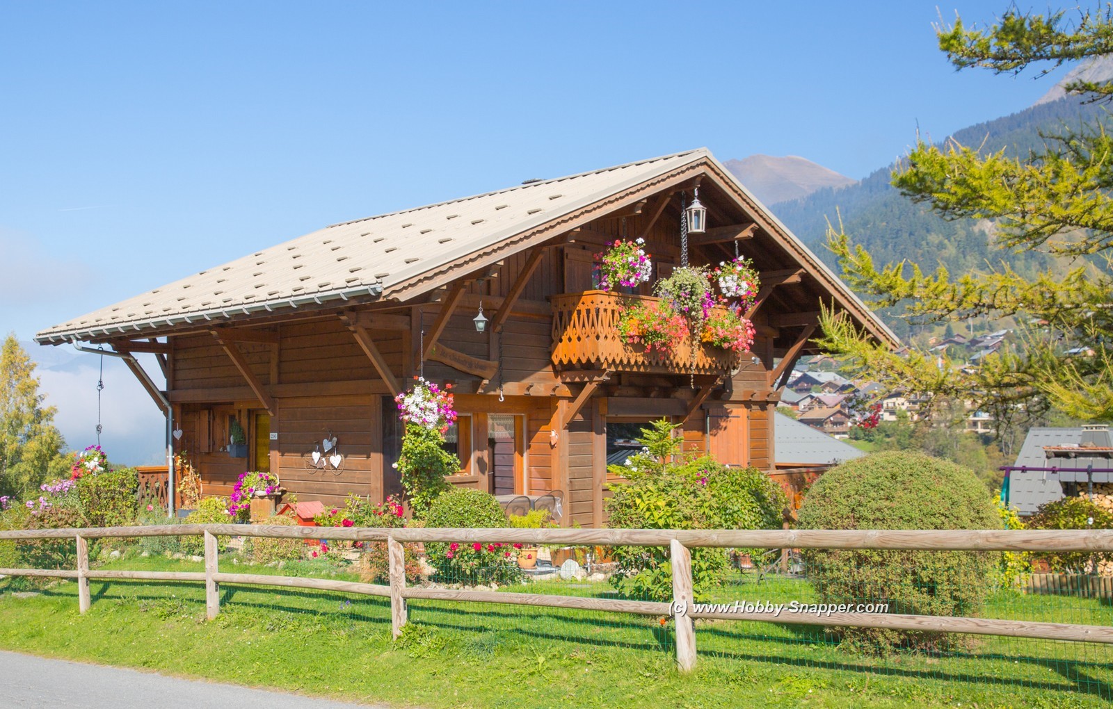 Photo Image Of: Nice chalet and gardens