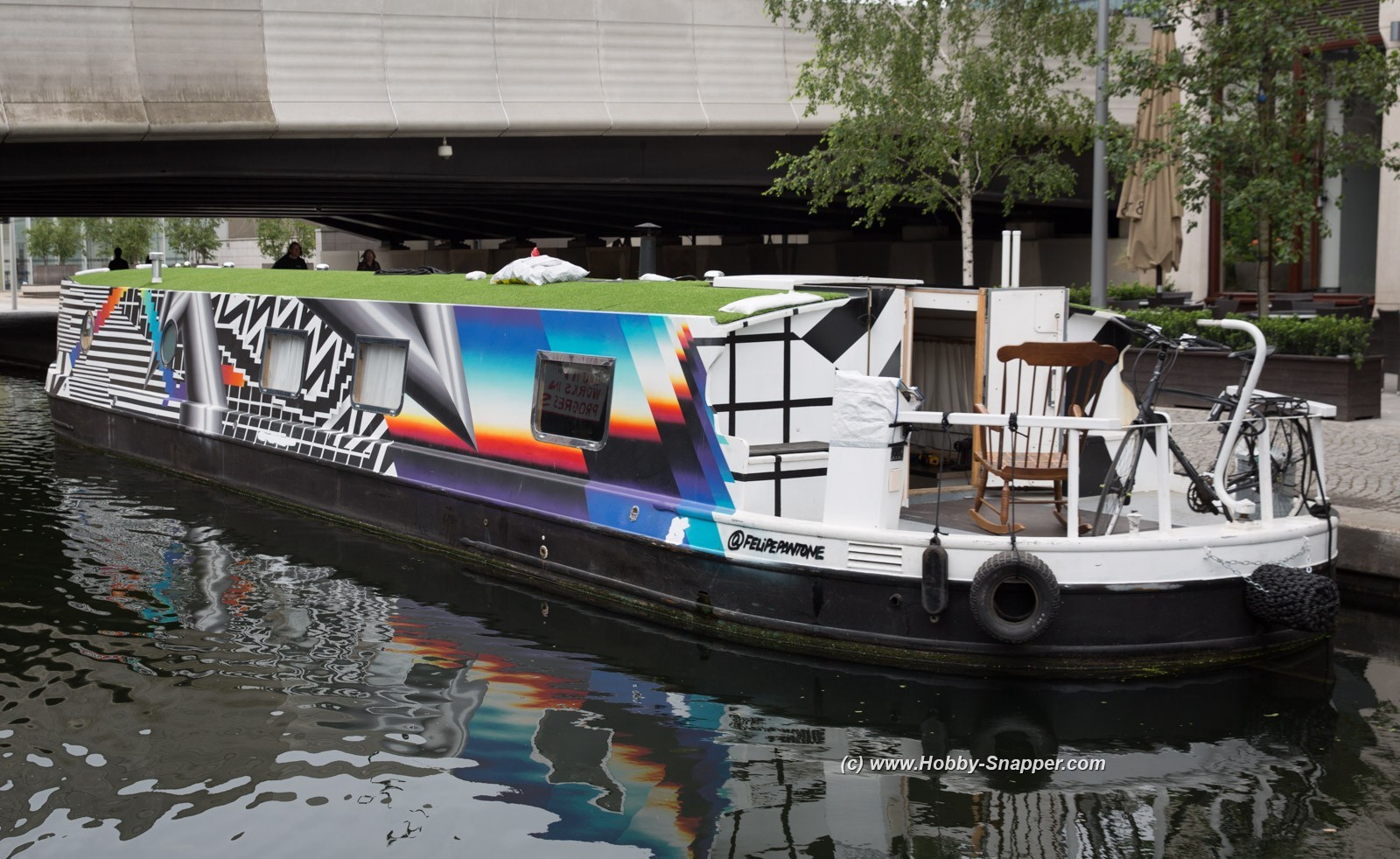 Photo Image Of: Interesting boat paint scheme