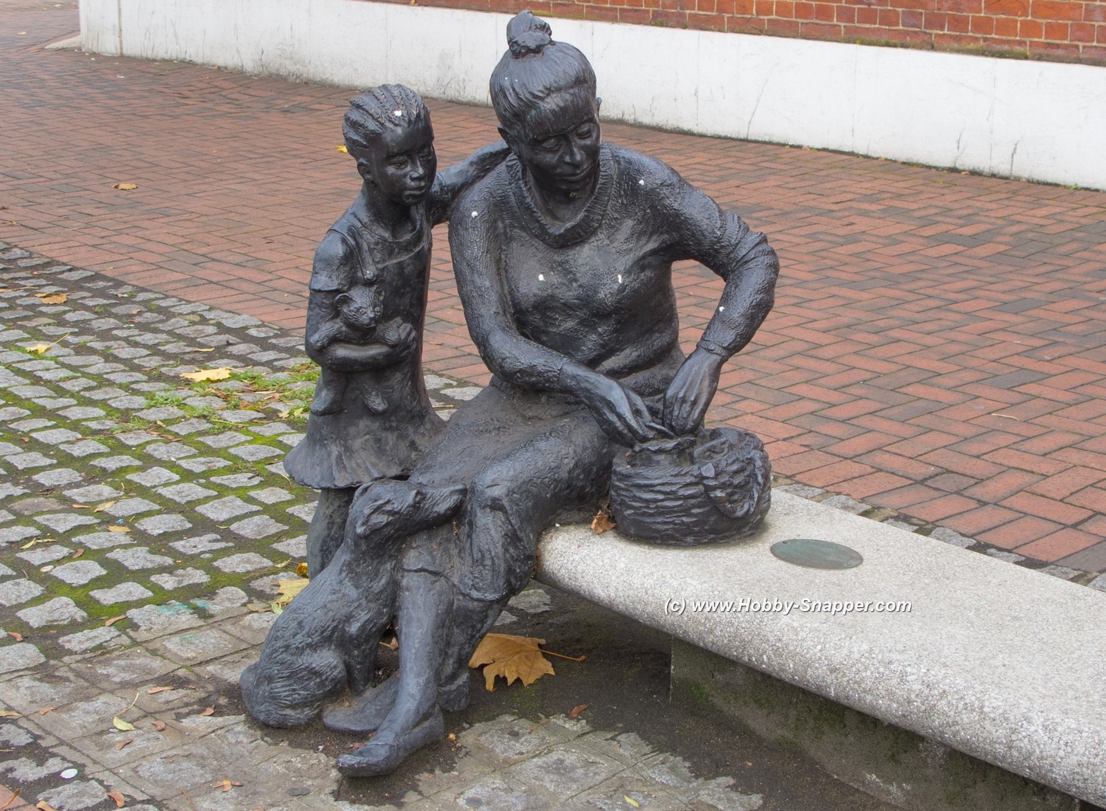 Photo Image Of: Statue at Park Royal, London